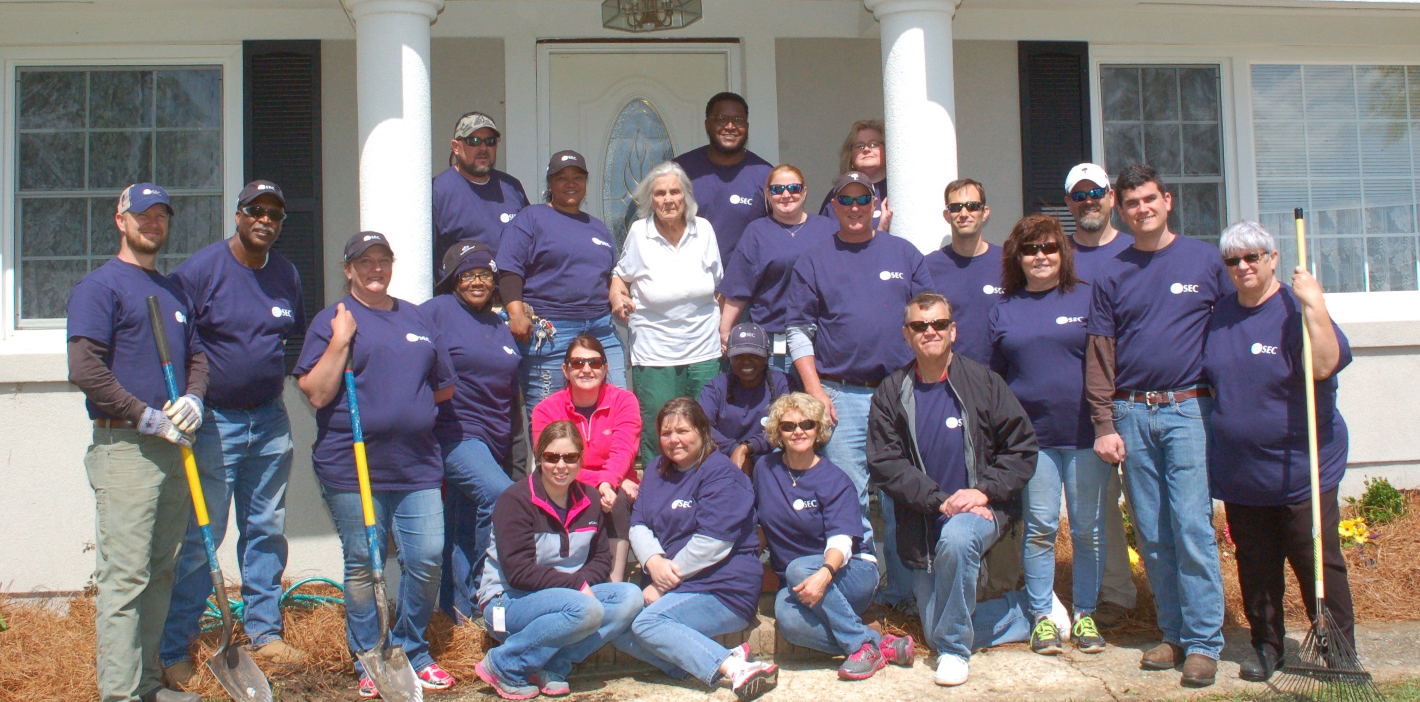 Belton home group photo